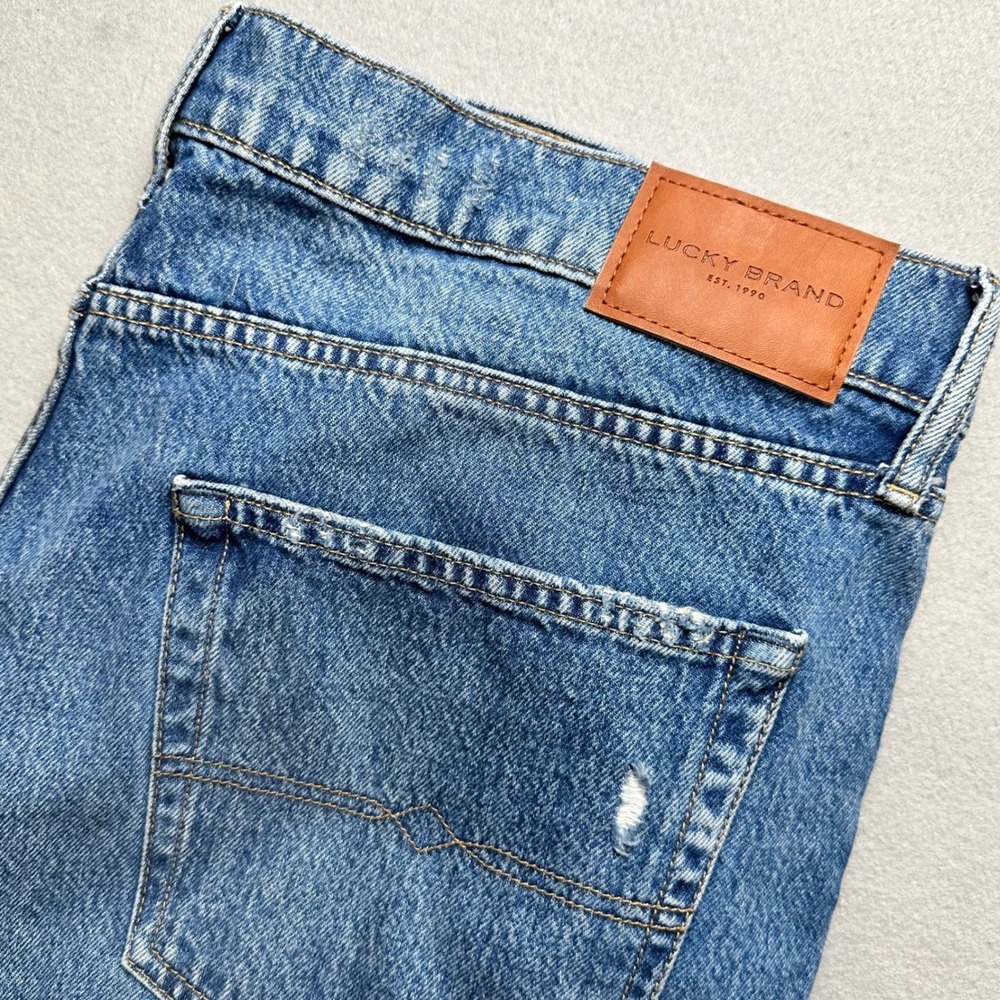 Lucky Brand Jeans Mens 40x32 Blue Straight Leg Medium Wash Distressed Denim
